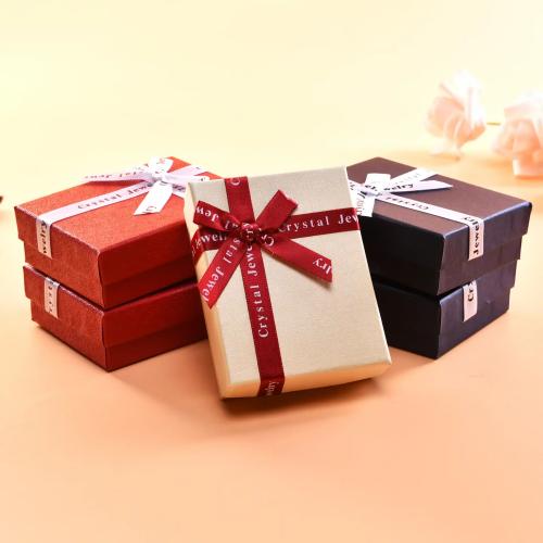 You are currently viewing Craftsmanship Variations and Application Examples for Gift Boxes: Understanding the Logic Behind Choosing Hot Stamping, UV Coating, and Printing Techniques